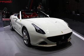 亚洲女孩跑车视频,展现速度与激情